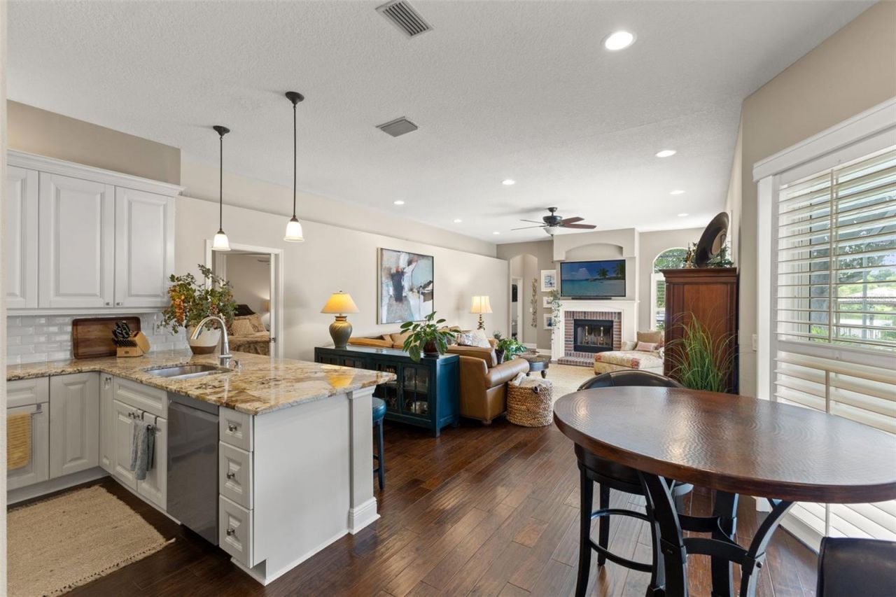 4315 Round Lake Court, Tampa, FL 33618 Photo