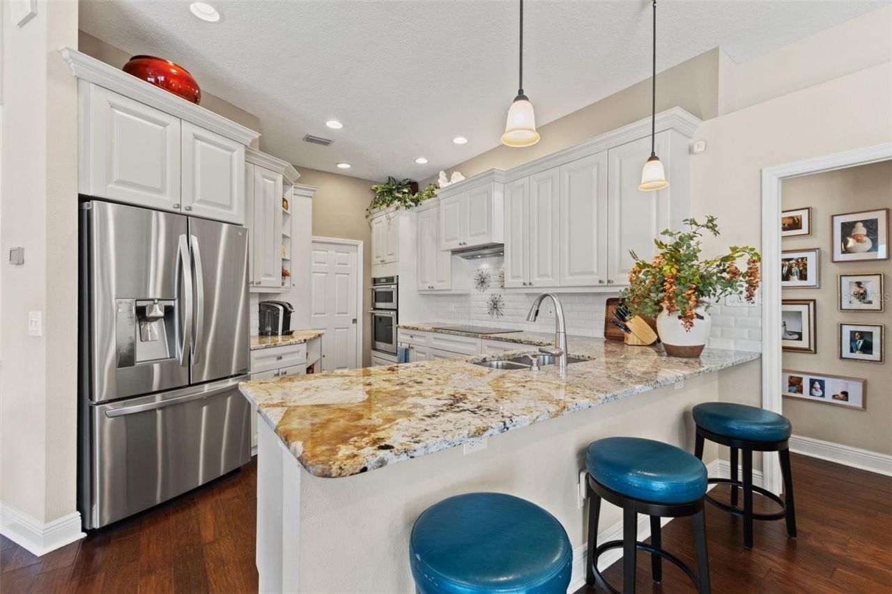 4315 Round Lake Court, Tampa, FL 33618 Photo