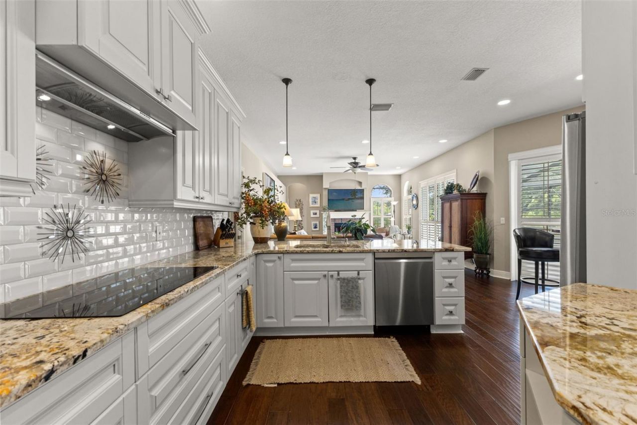 4315 Round Lake Court, Tampa, FL 33618 Photo