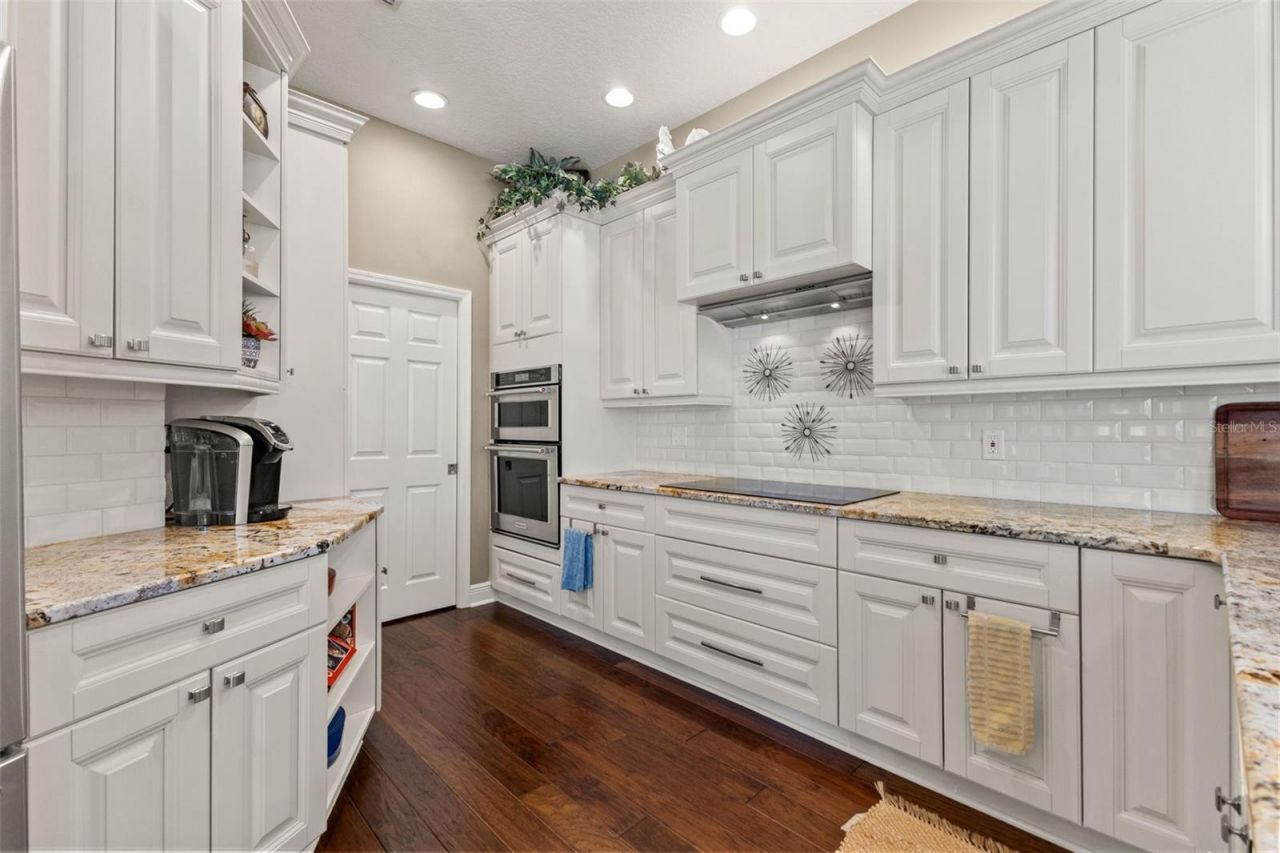 4315 Round Lake Court, Tampa, FL 33618 Photo