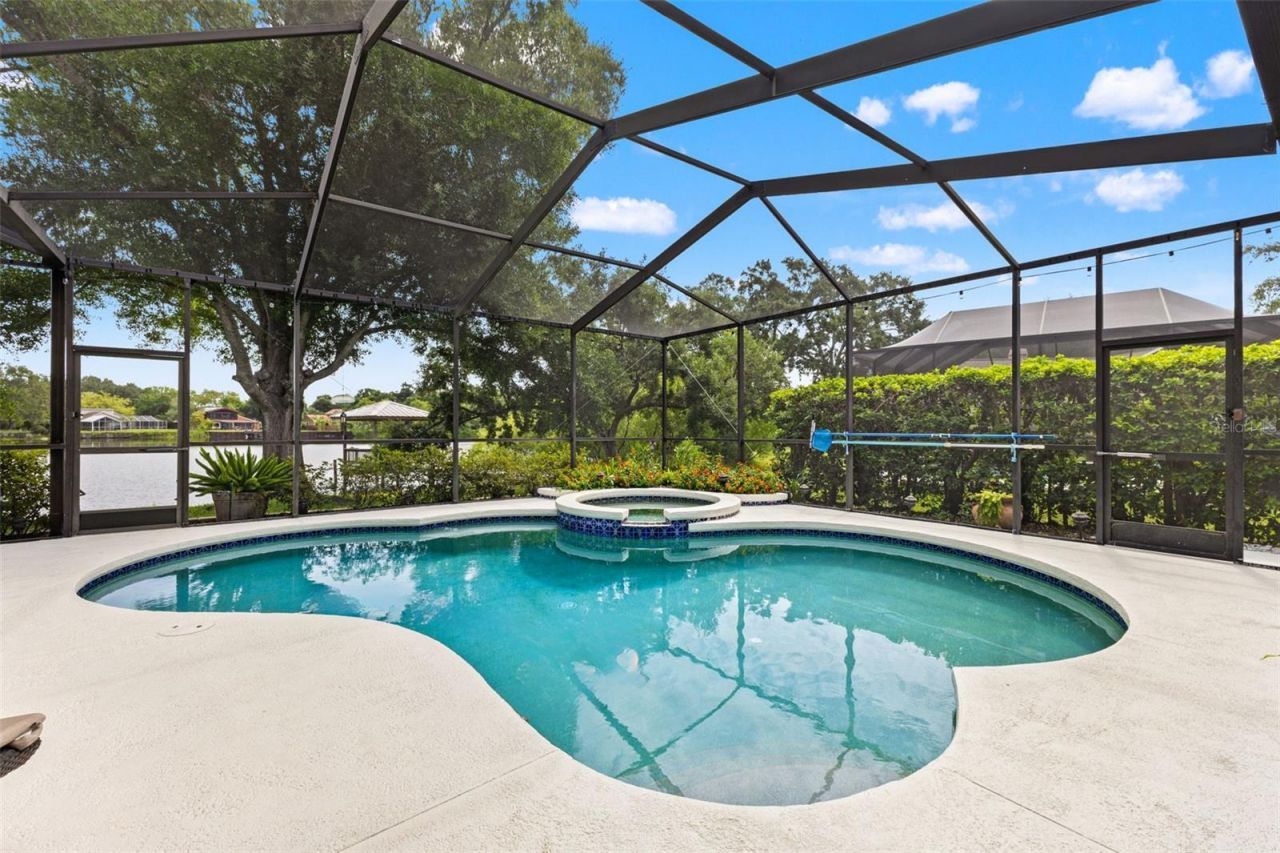 4315 Round Lake Court, Tampa, FL 33618 Photo