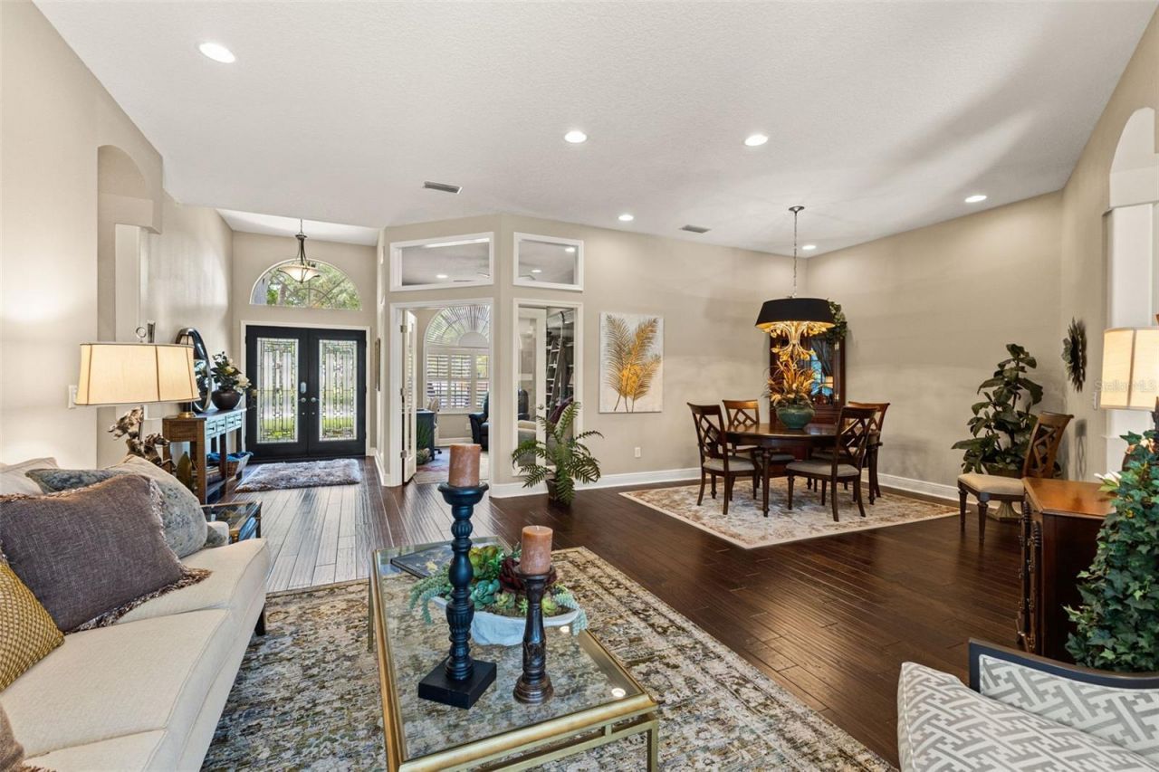 4315 Round Lake Court, Tampa, FL 33618 Photo