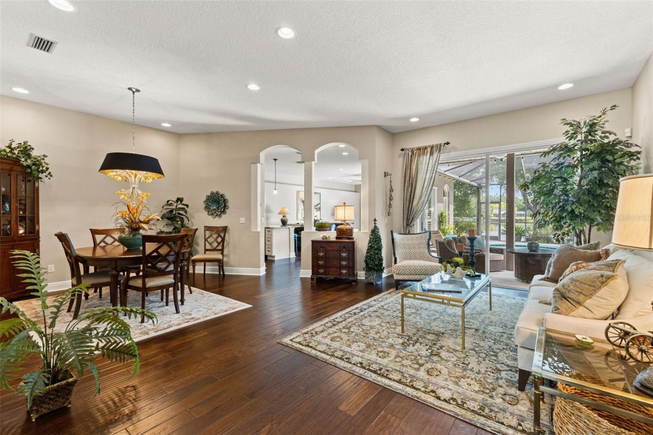 4315 Round Lake Court, Tampa, FL 33618 Photo