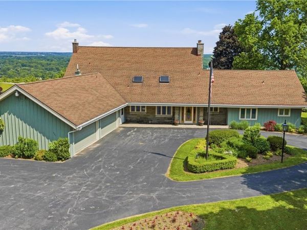 687 Mountain View Drive, Lewiston, NY 14092