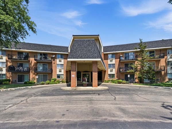 1198 Royal Glen Drive , Unit 126, Glen Ellyn, IL 60137