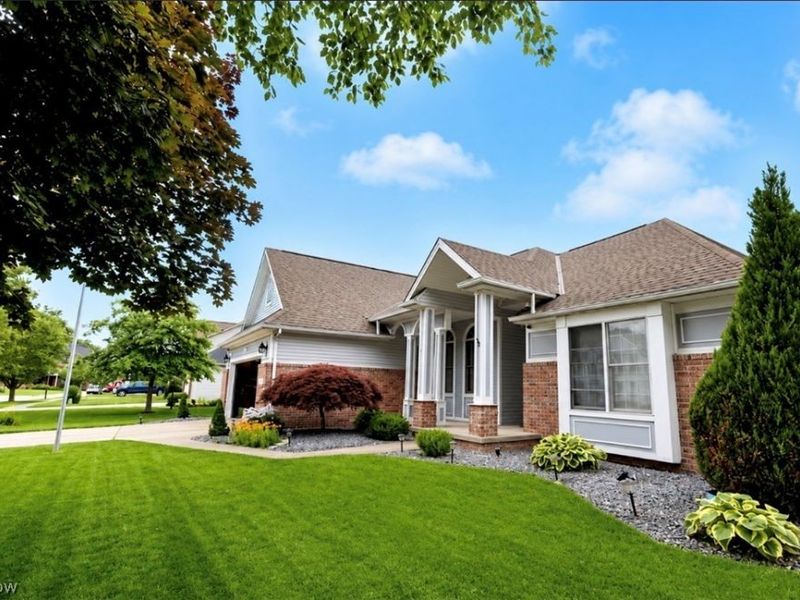 113 Barrington Court, Elyria, OH 44035 Photo 2