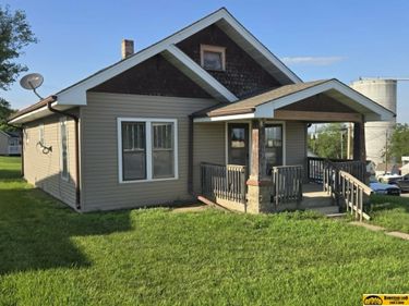 302 Austin Street, Pickrell, NE 68422