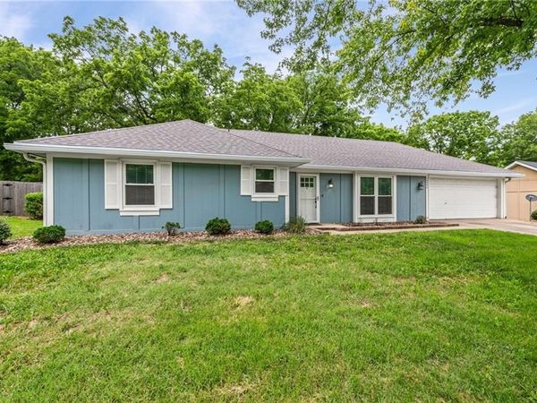18996 Lowell Avenue, Stilwell, KS 66085