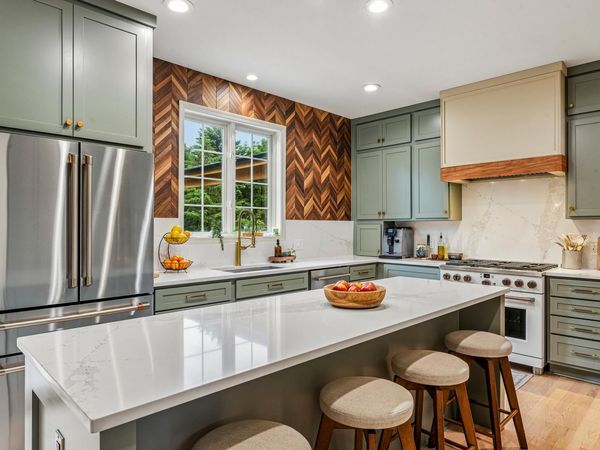 1338 Chickadee Ln, Grafton, WI 53024