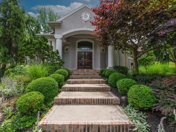 3 Cloister Court, Cincinnati, OH 45208