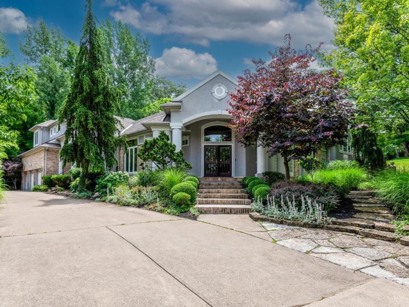 3 Cloister Court, Cincinnati, OH 45208 Photo 2