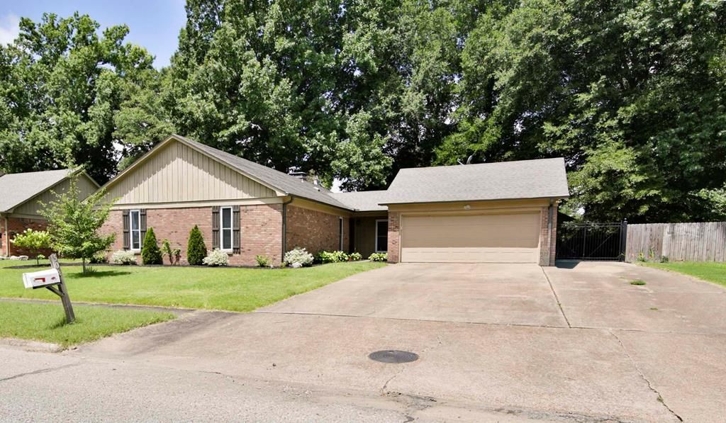304 Kingsway Drive, West Memphis, AR 72301 Main Photo