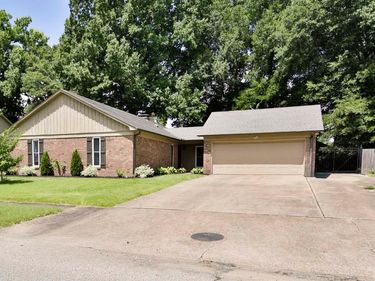 304 Kingsway Drive, West Memphis, AR 72301