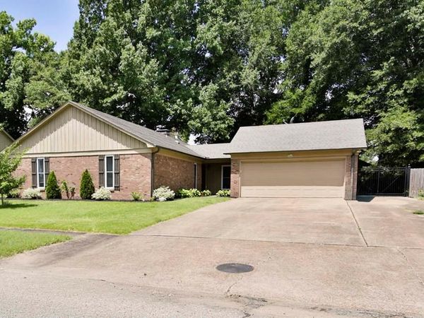 304 Kingsway Drive, West Memphis, AR 72301