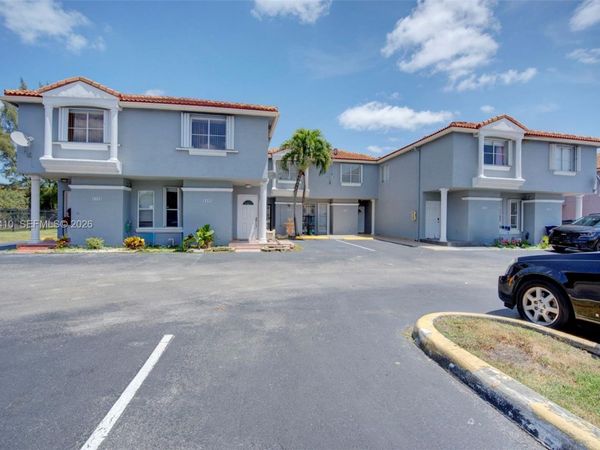 1187 NW 123rd Pl , Miami, FL 33182