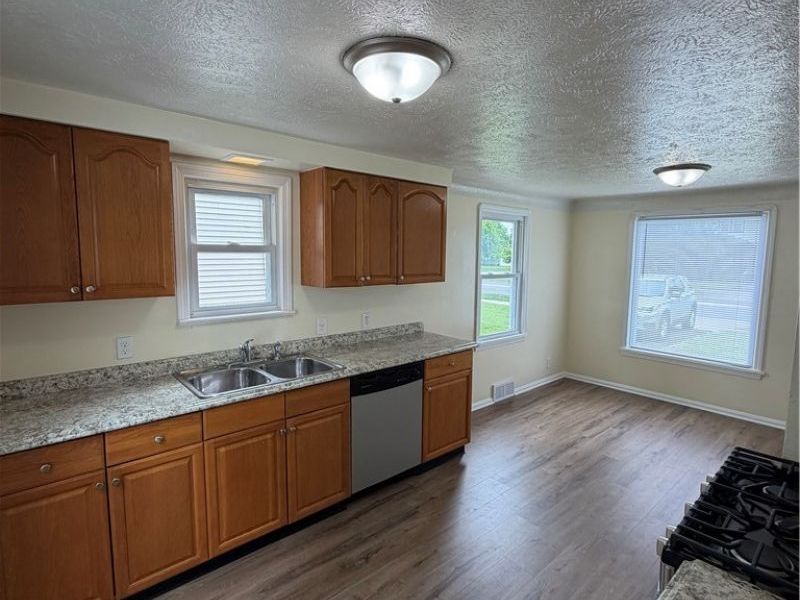 1353 Broadway Avenue, Bedford, OH 44146 Photo 3