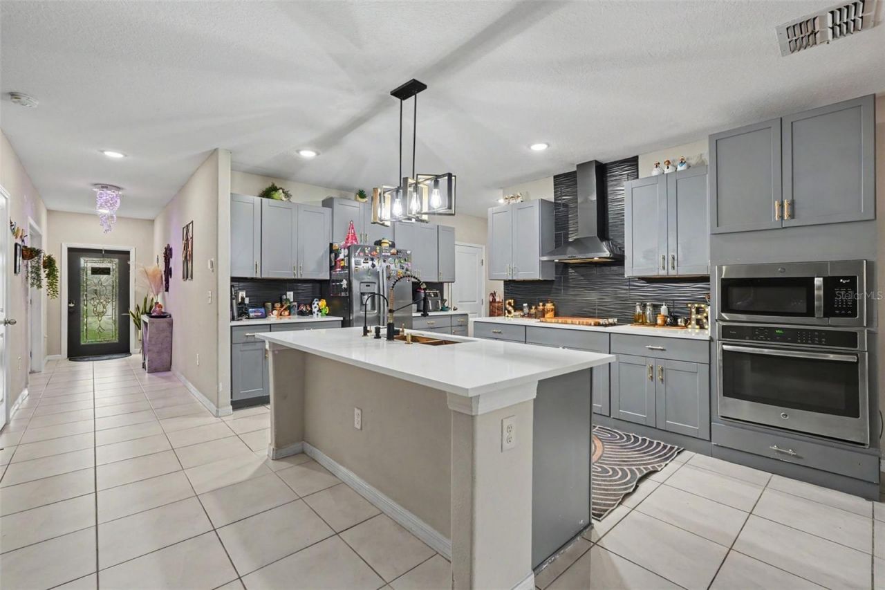 7088 King Creek Drive , Sun City Center, FL 33573 Photo
