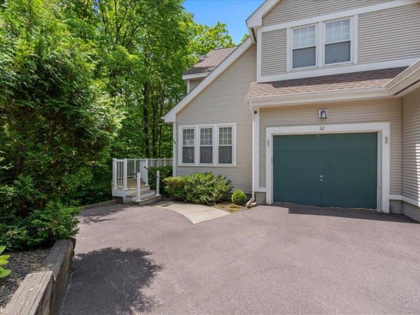 32 Larch Road, South Burlington, VT 05403