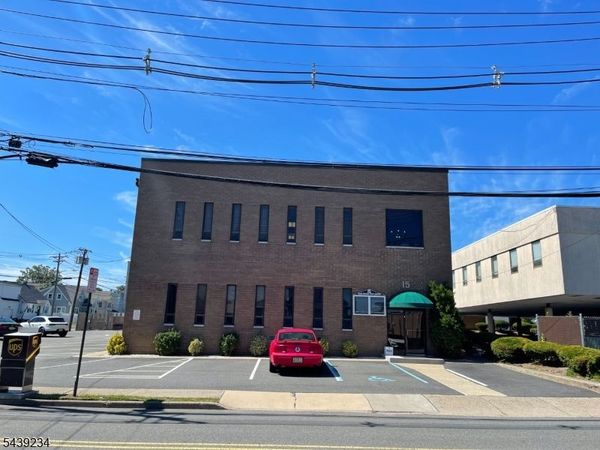 15 5Th St, Saddle Brook, NJ 07663
