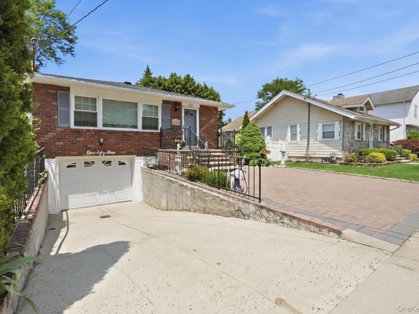 153 Davison Avenue , Lynbrook, NY 11563