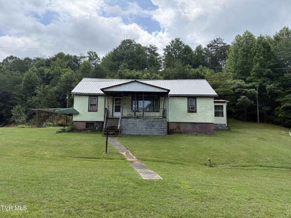 12114 Keeshond Road, Coeburn, VA 24230