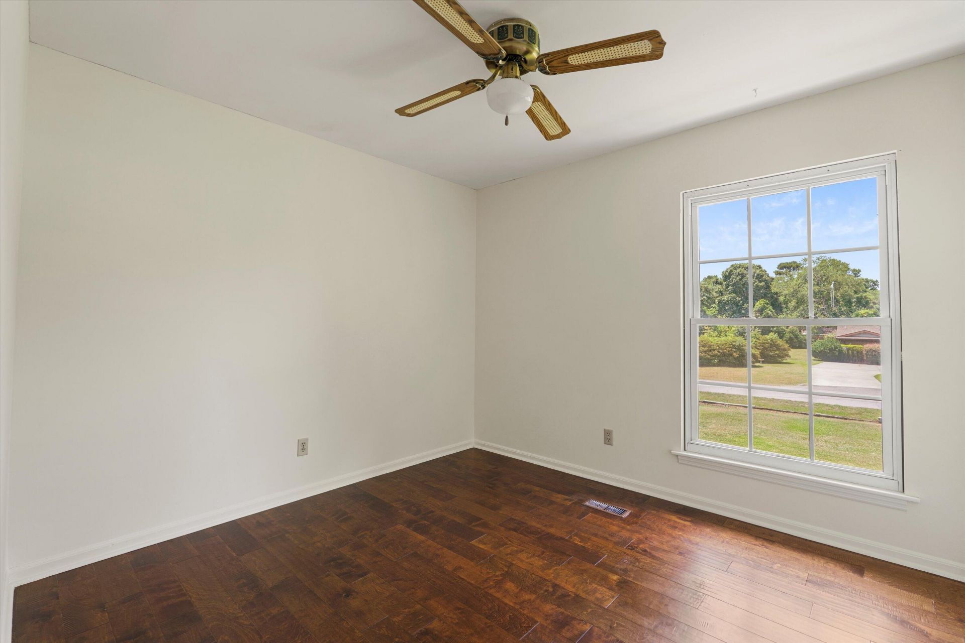 4339 Pinewood Circle Photo 19