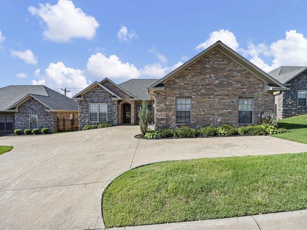 31 Village Court, Russellville, AR 72802