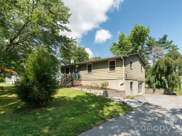 1177 Runway Drive, Hendersonville, NC 28792