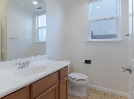 351 Danbury Pl, Lathrop, CA 95330 Photo