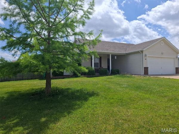 734 Warrior Pass, Warrenton, MO 63383