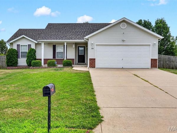 734 Warrior Pass, Warrenton, MO 63383