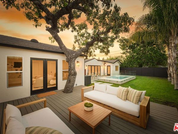 3953 S Victoria Avenue, Los Angeles, CA 90008