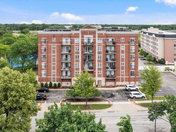 405 S Creekside Drive, Unit 604, Palatine, IL 60074