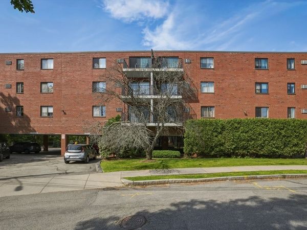 209 Riverview Ave, Unit 5, Newton, MA 02466