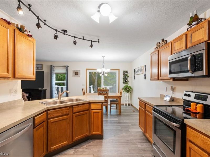 1885 Faye Road, Akron, OH 44306 Photo 9