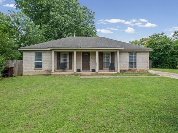 902 QUAIL CHASE LN, Collierville, TN 38017