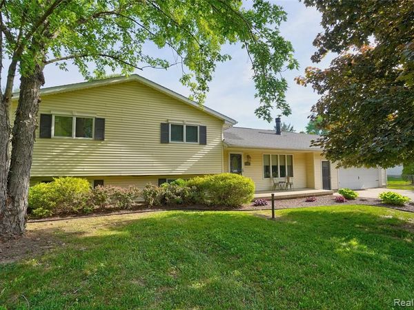 1055 E Hollywood Boulevard, Thetford Twp, MI 48420