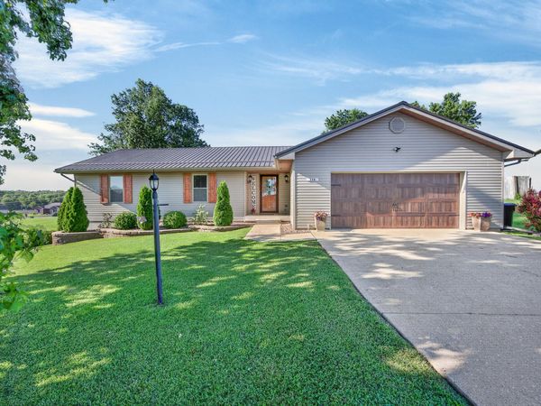 220 Bonnie Drive , Lebanon, MO 65536