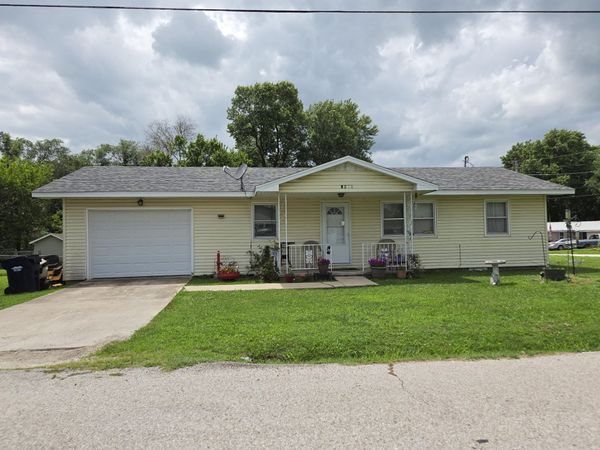 1127 N Oak Street , Buffalo, MO 65622