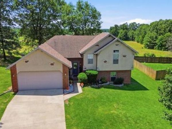 4 Remington Drive, Monett, MO 65708