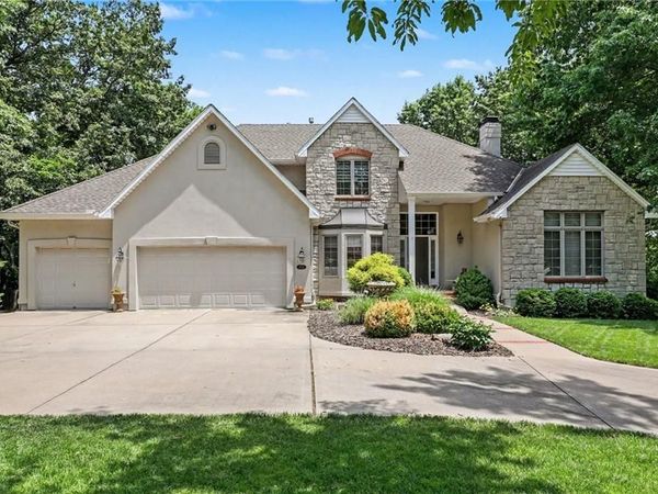 1915 NW WILDWOOD Court, Blue Springs, MO 64015