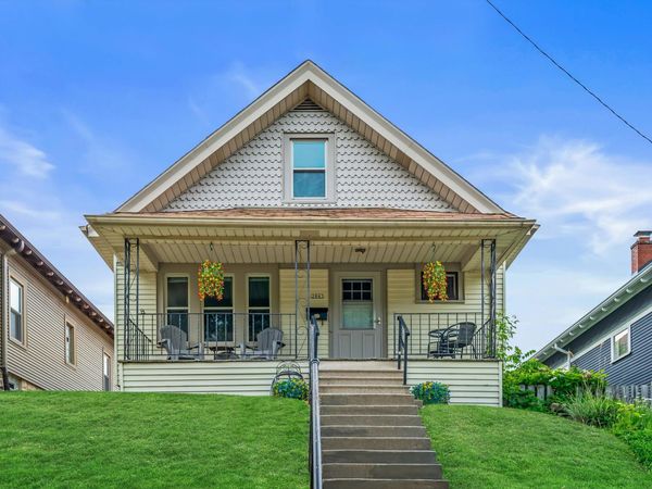 2843 S Linebarger Ter, Milwaukee, WI 53207