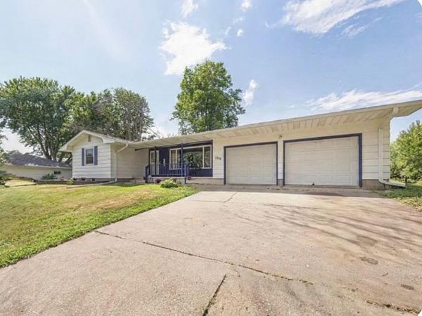 1516 Wellington Crescent, Faribault, MN 55021
