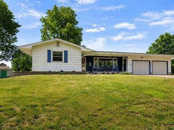 1516 Wellington Crescent, Faribault, MN 55021