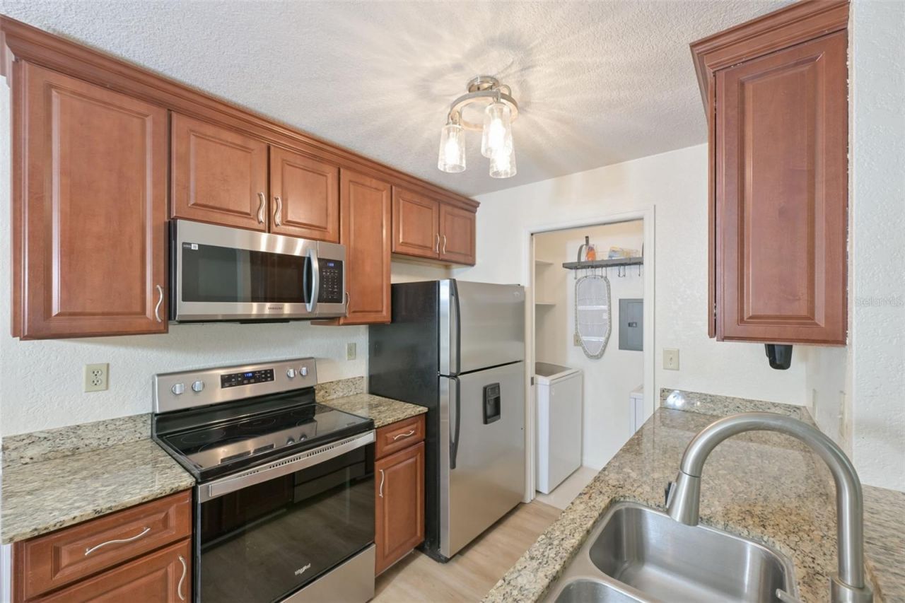 10265 Gandy Boulevard N, Unit 1006, Saint Petersburg, FL 33702 Photo
