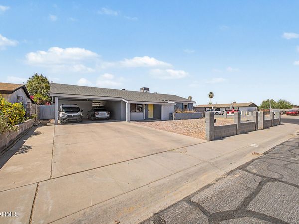 8137 W MONTECITO Avenue, Phoenix, AZ 85033