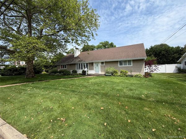 3 Deeringwood Lane , Babylon, NY 11702
