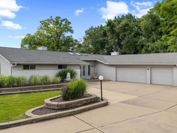 1117 N HOPPE Lane, East Peoria, IL 61611
