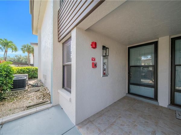 5790 Trailwinds DR, Unit 111, FORT MYERS, FL 33907