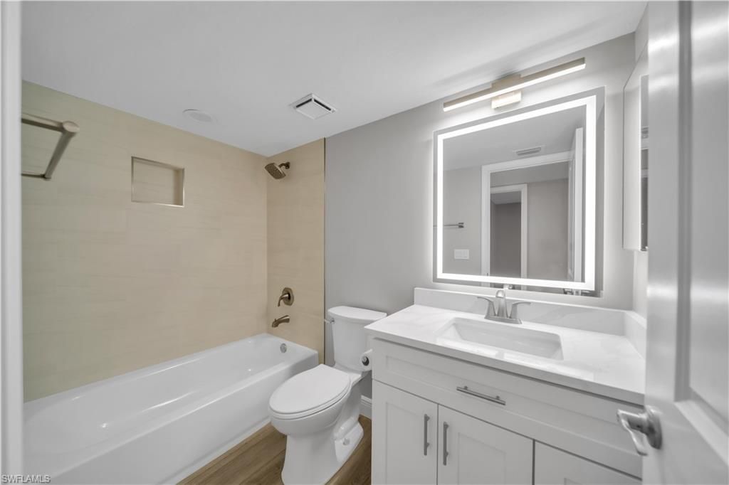 5790 Trailwinds Dr, Unit 111, Fort Myers, FL 33907 Photo